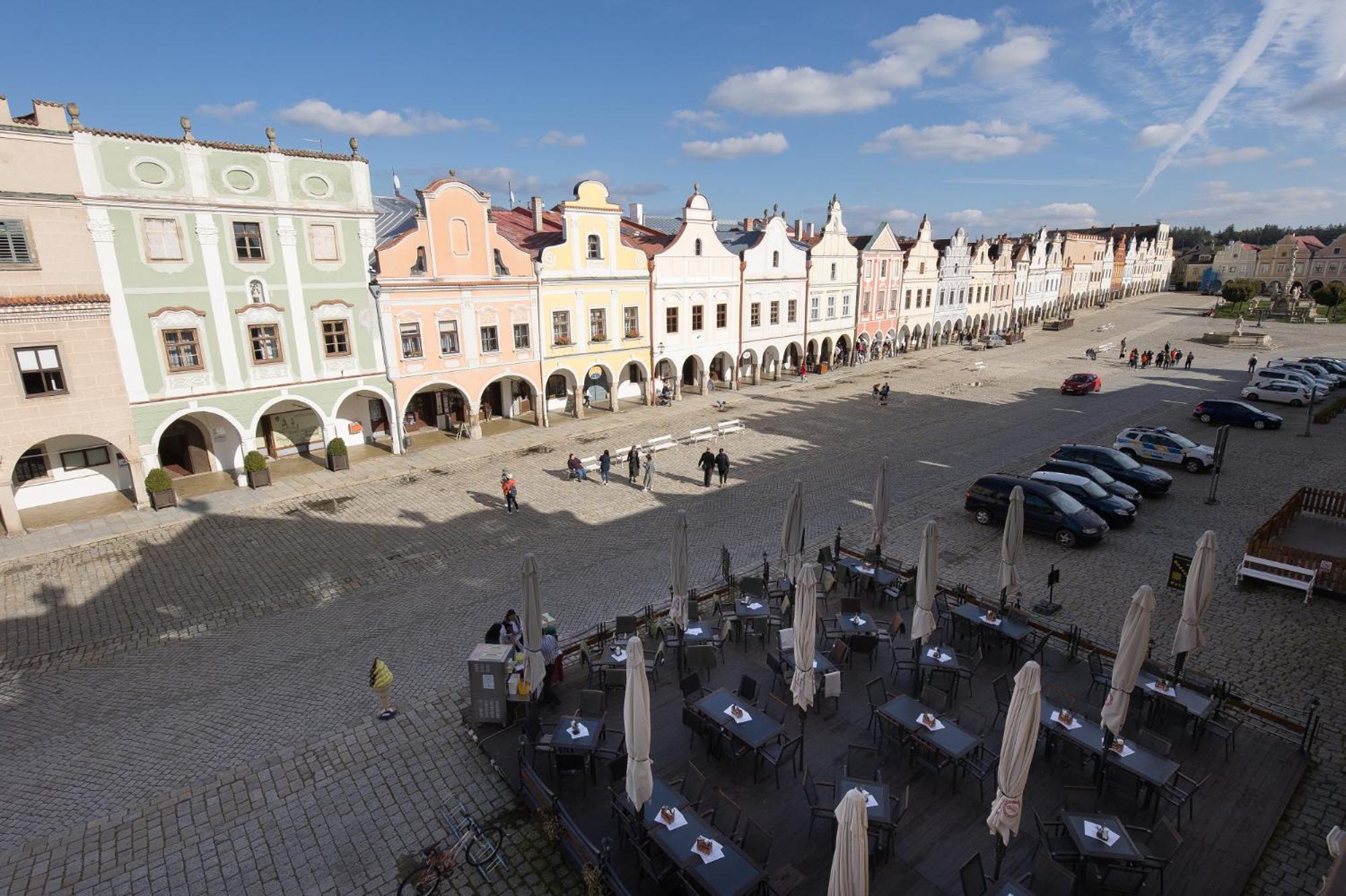 Hotel U Cerneho Orla Тельч Екстер'єр фото