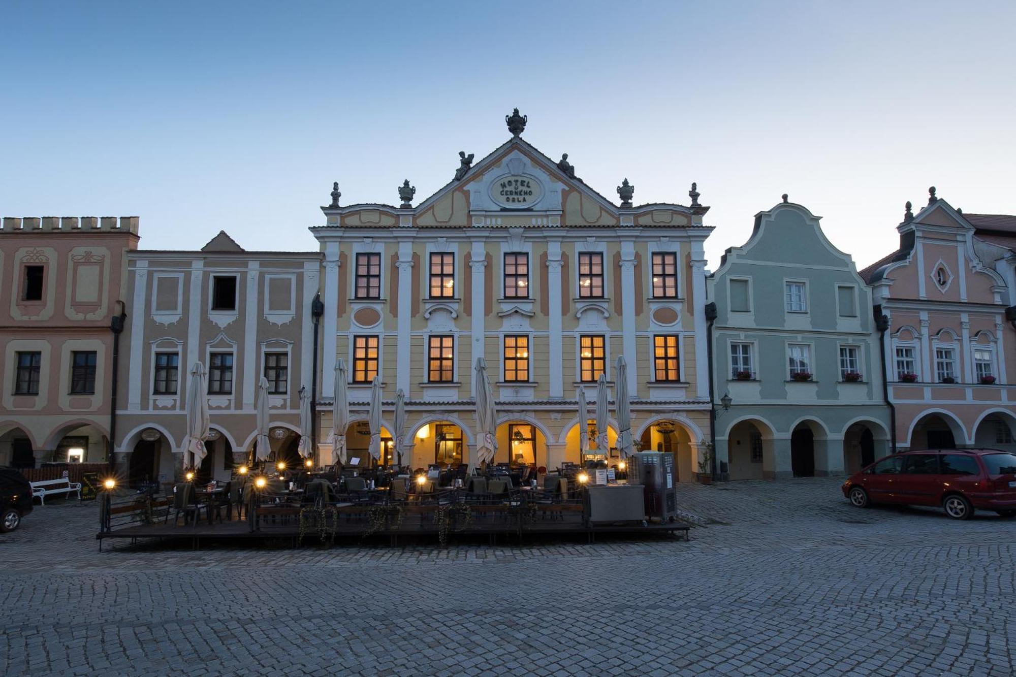 Hotel U Cerneho Orla Тельч Екстер'єр фото