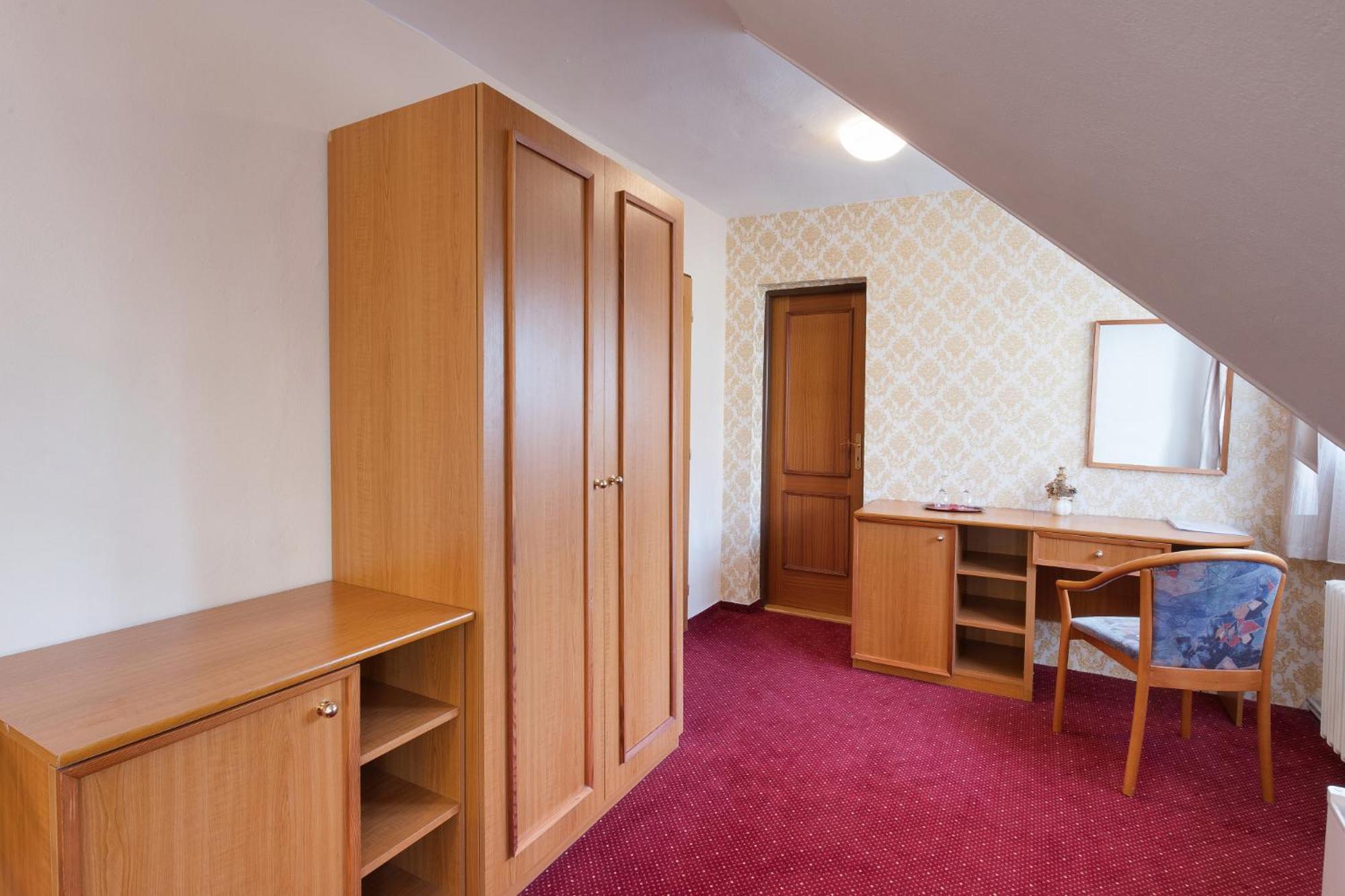 Hotel U Cerneho Orla Тельч Екстер'єр фото