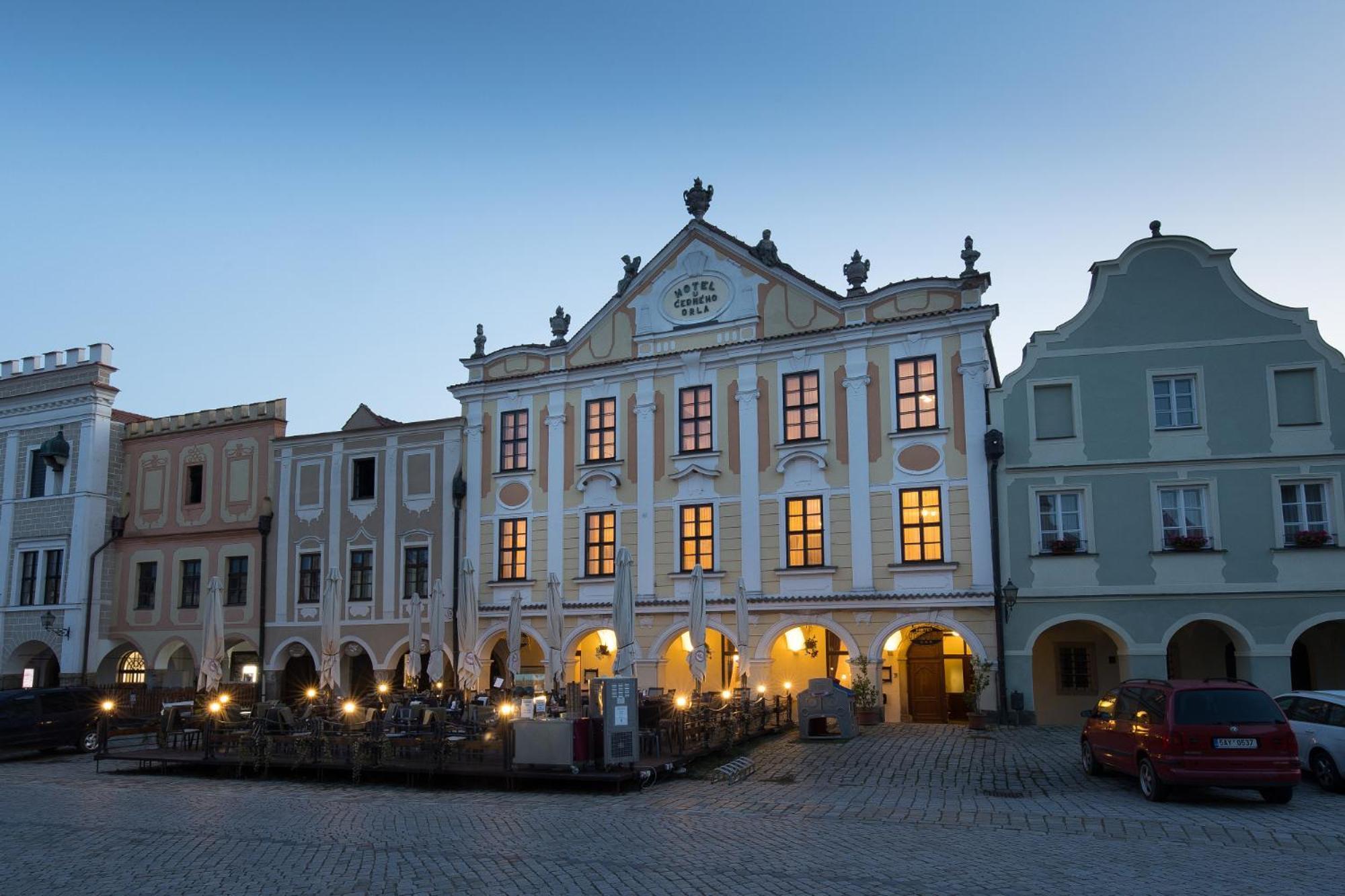 Hotel U Cerneho Orla Тельч Екстер'єр фото