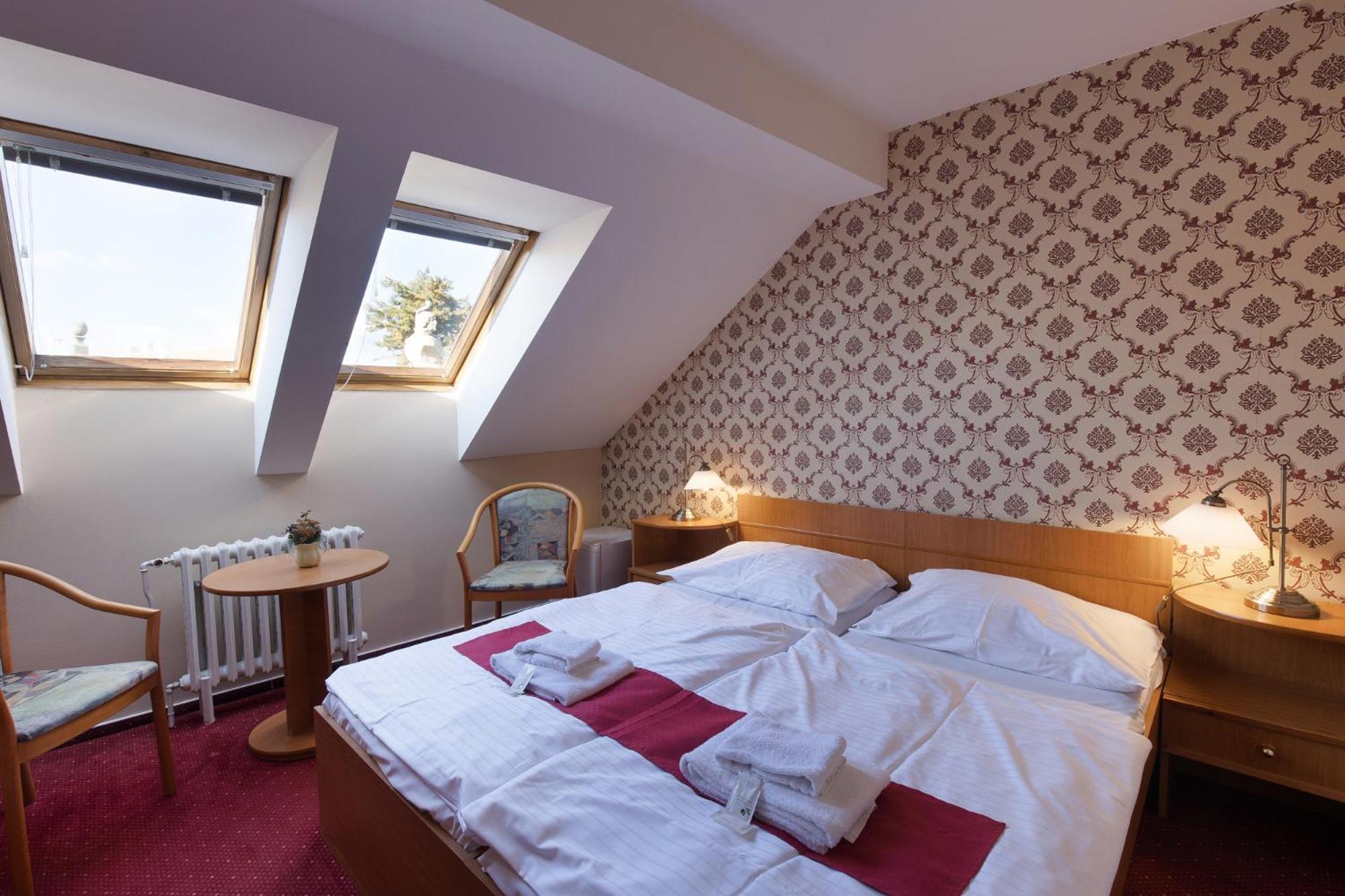 Hotel U Cerneho Orla Тельч Екстер'єр фото