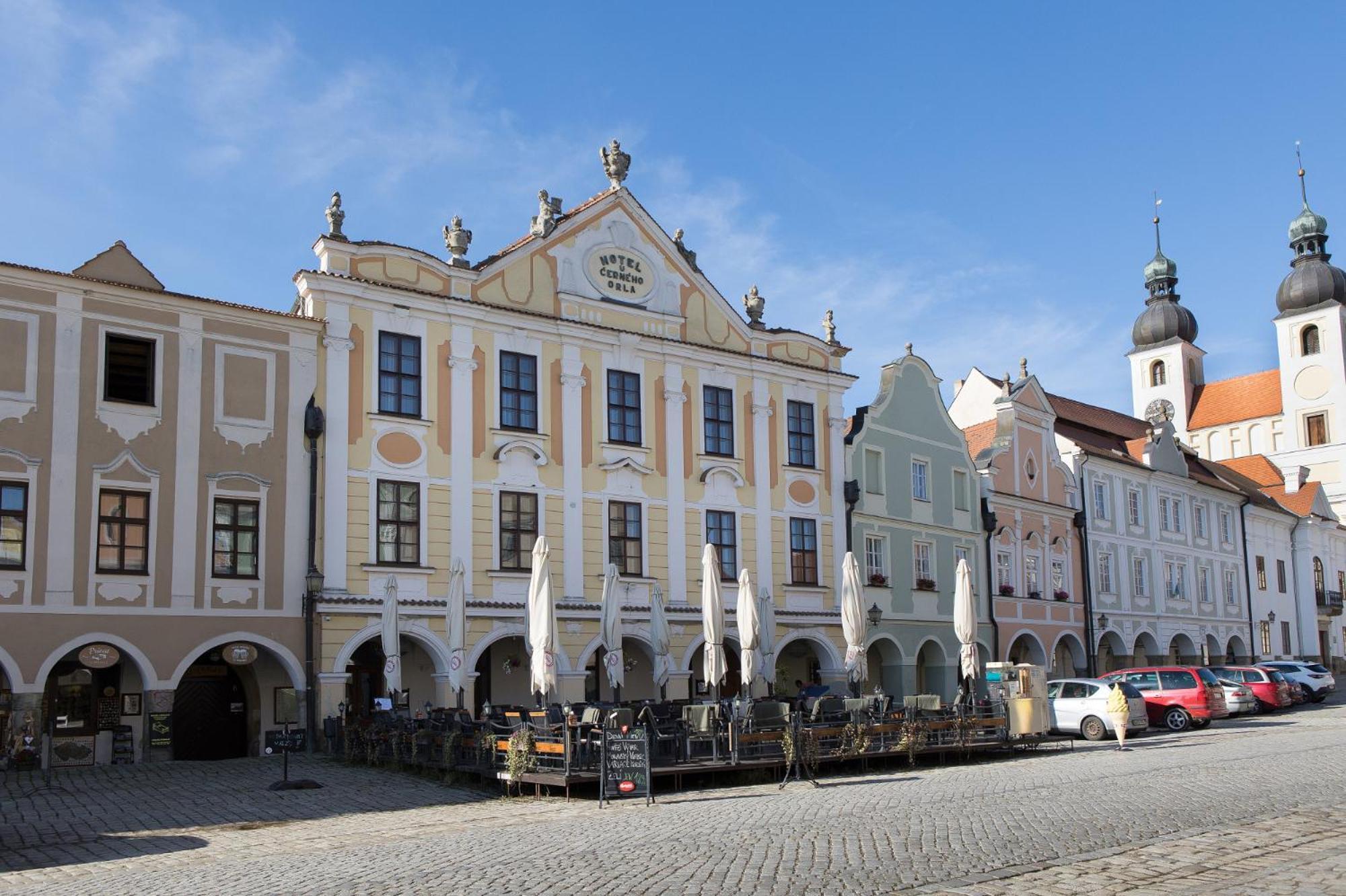 Hotel U Cerneho Orla Тельч Екстер'єр фото
