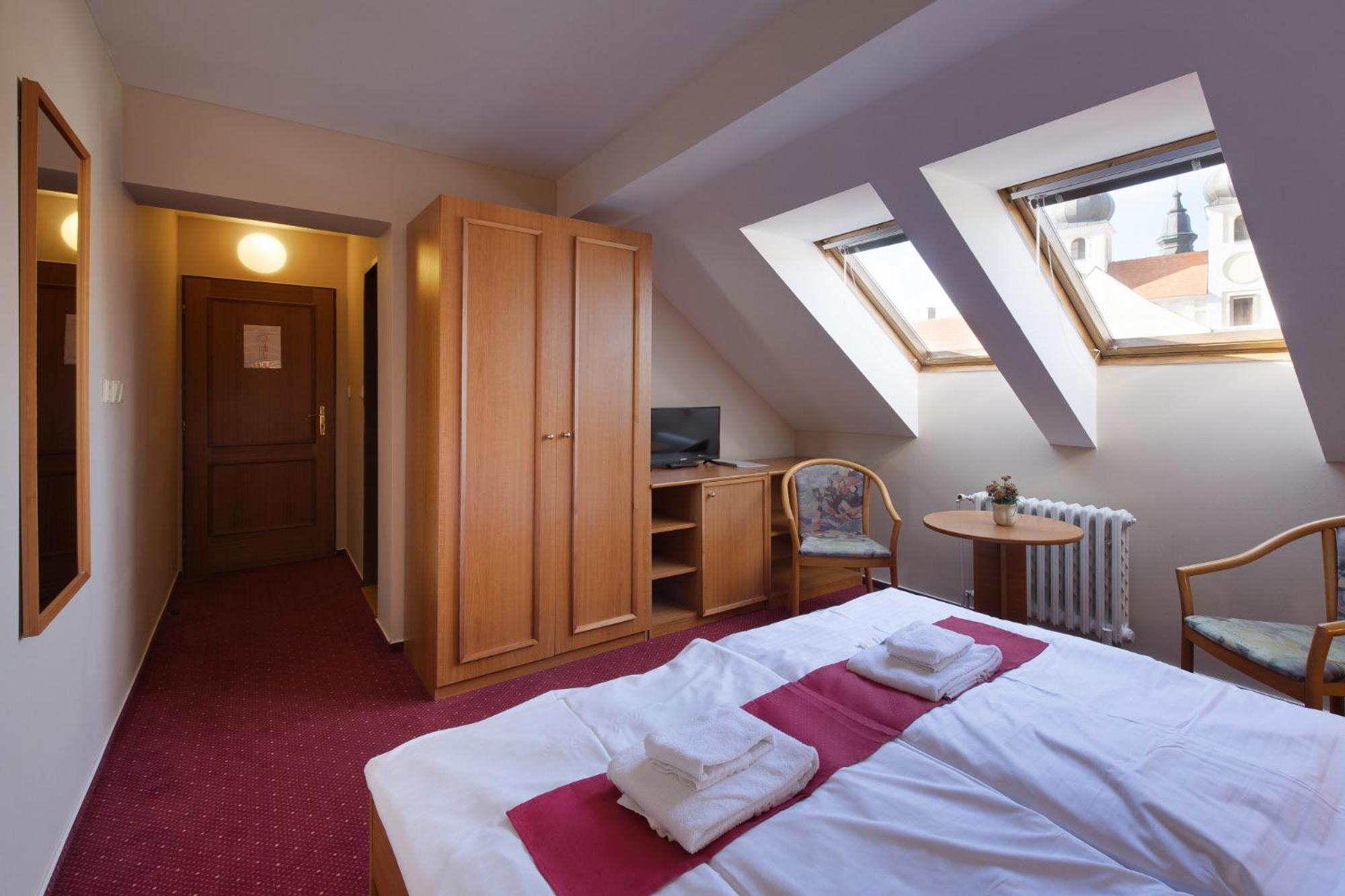 Hotel U Cerneho Orla Тельч Екстер'єр фото