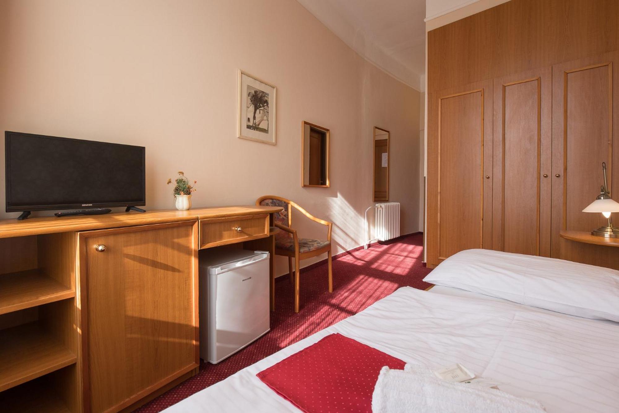 Hotel U Cerneho Orla Тельч Екстер'єр фото