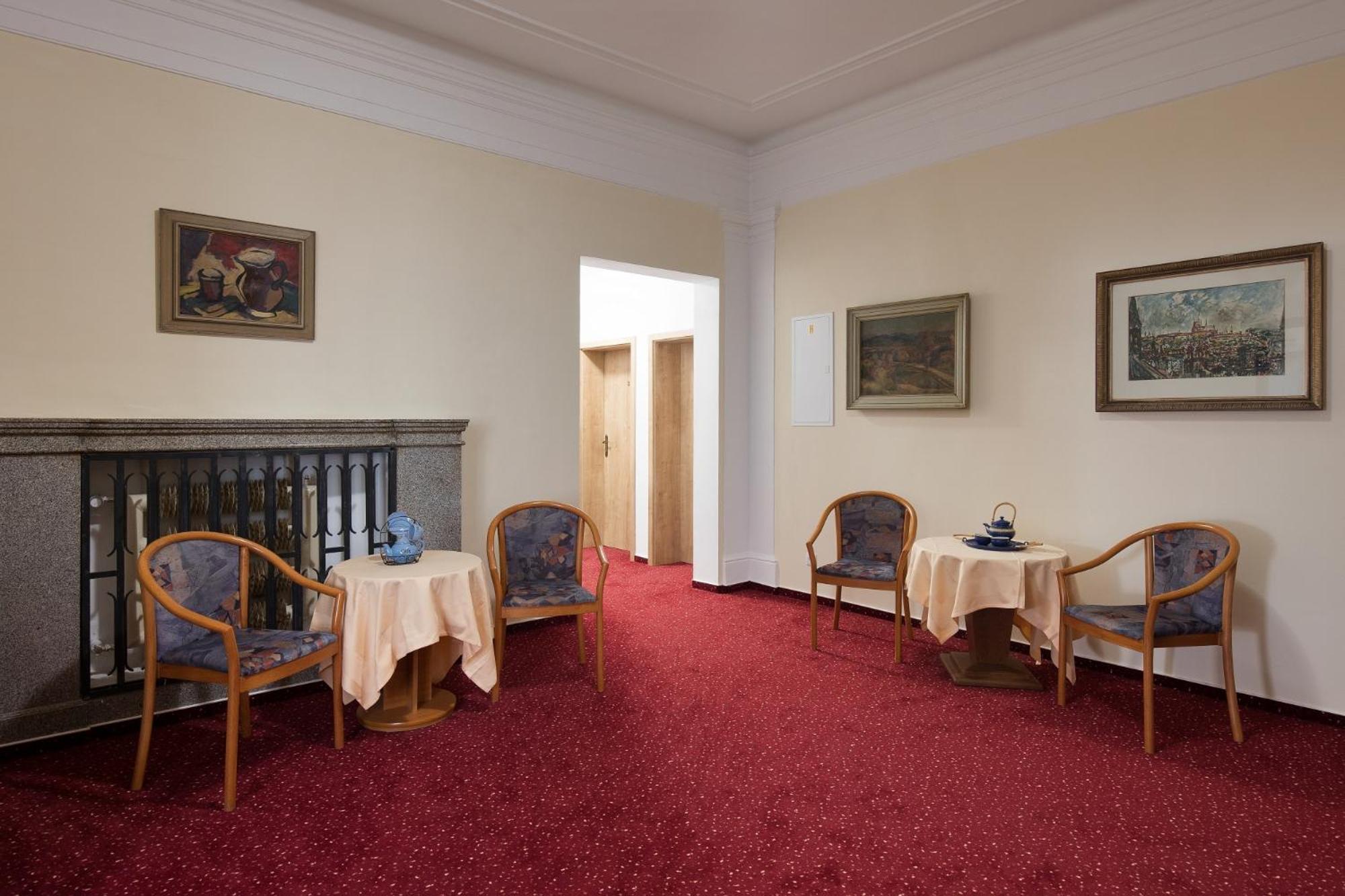 Hotel U Cerneho Orla Тельч Екстер'єр фото