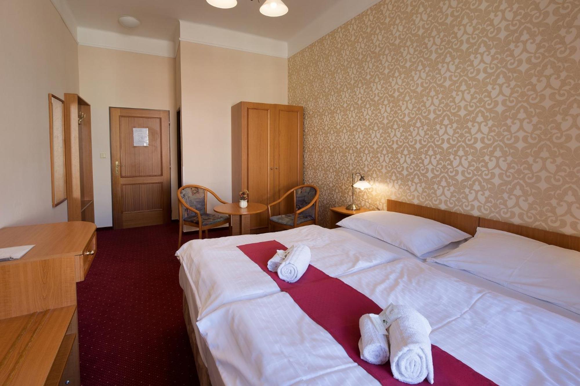 Hotel U Cerneho Orla Тельч Екстер'єр фото