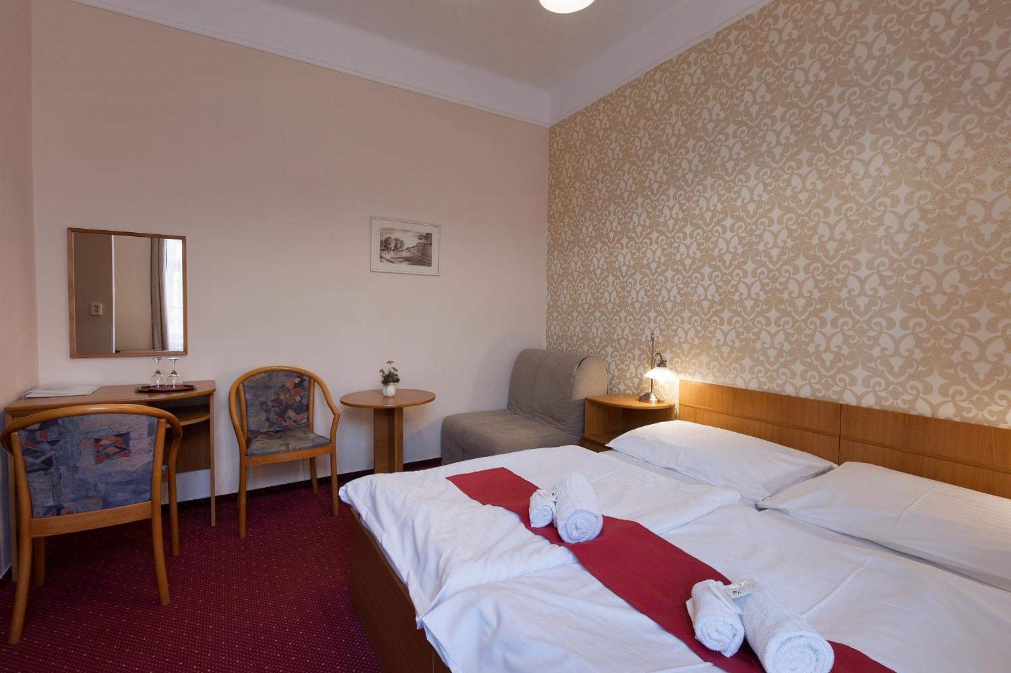 Hotel U Cerneho Orla Тельч Екстер'єр фото